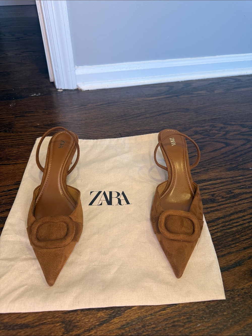 NWOT ZARA Women Tan Suede Pointed Slingback Heels w/ Buckle Accent. Zara size 40